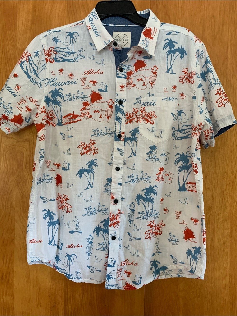 Birch Black 100% cotton Hawaiian Shirt White with Blue & Red island pattern sz M